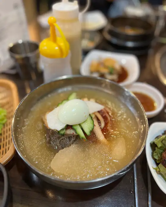 물냉면