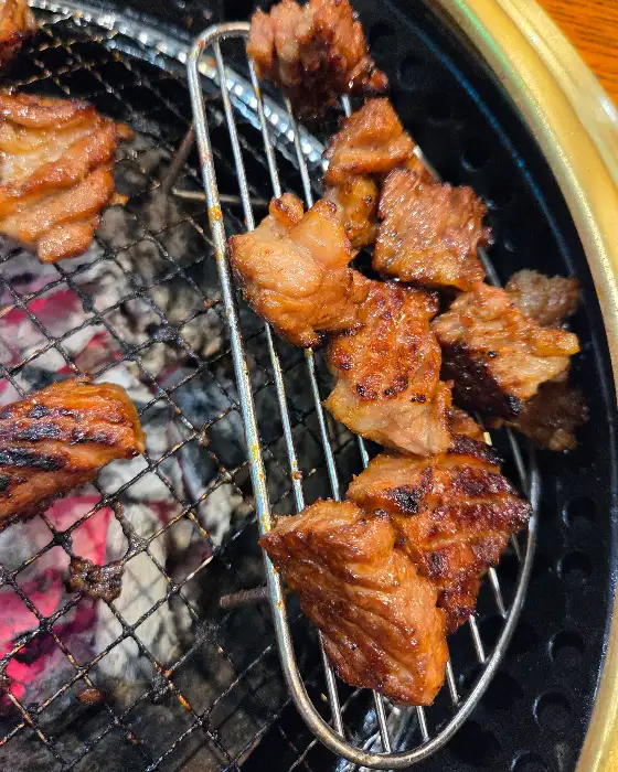 몯갈비 직원분이 구워주는 갈비