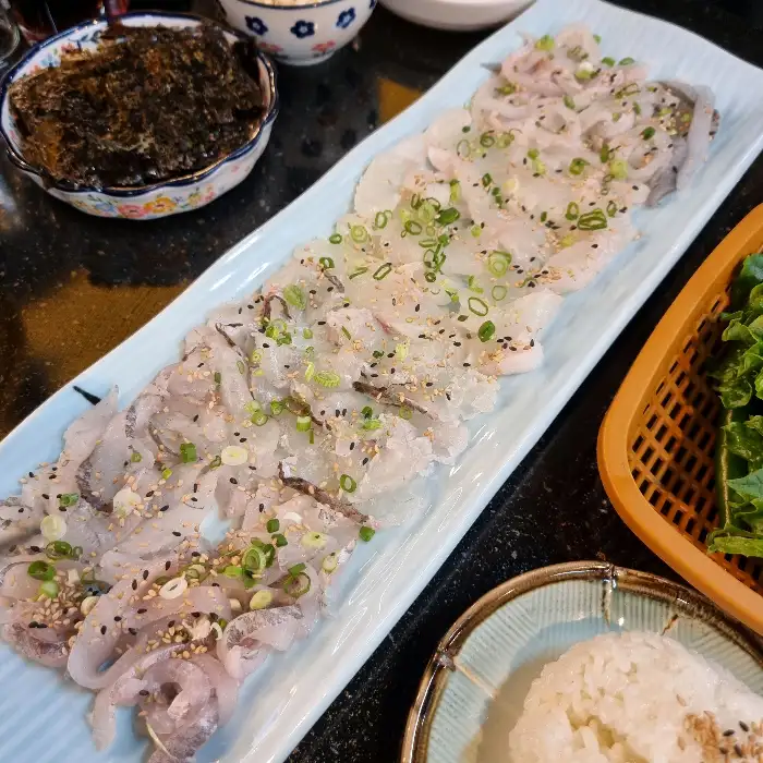 실한 알이 꽉 찬 쭈꾸미 숙회