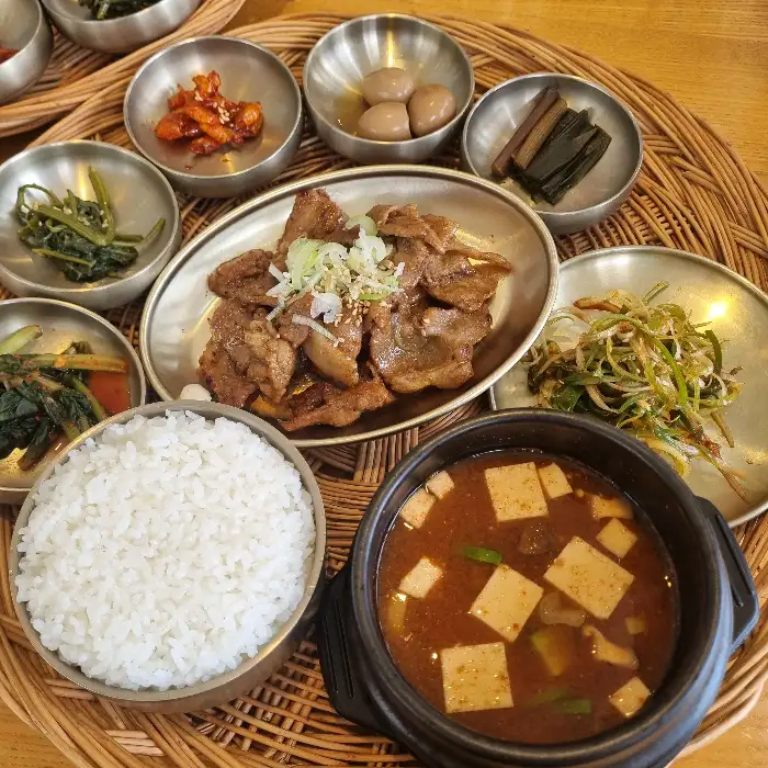 간장 제육 한상차림