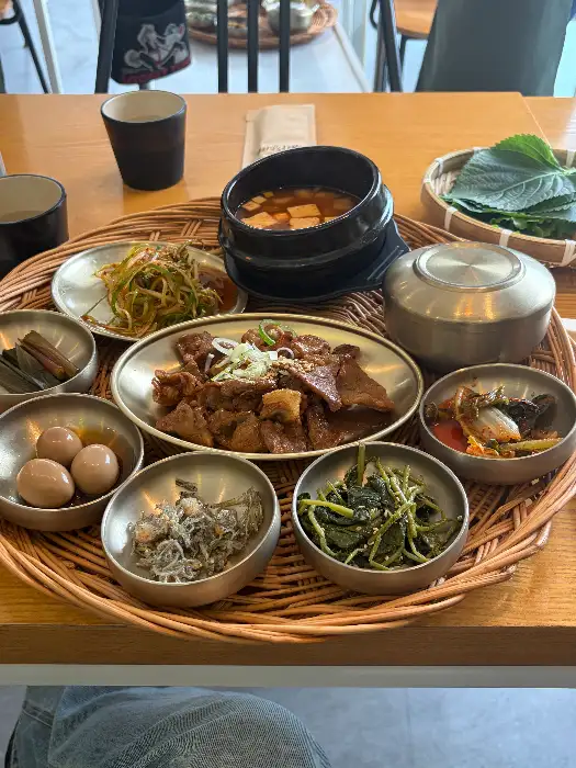 테이블 세팅 전체 모습