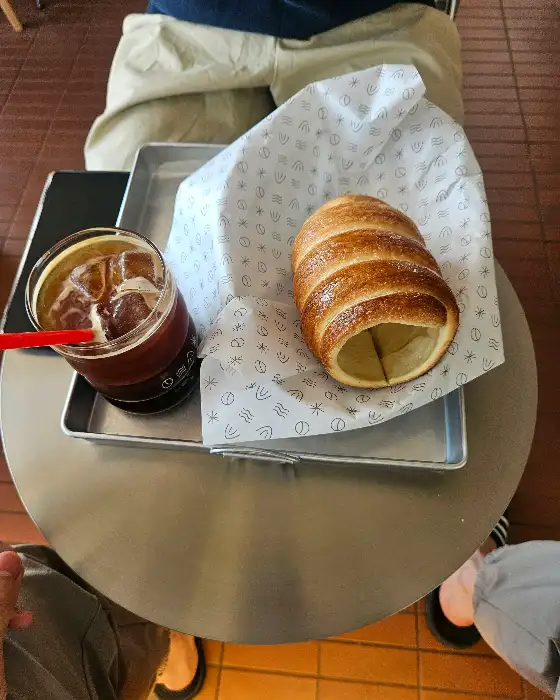 굴뚝김밥과 커피