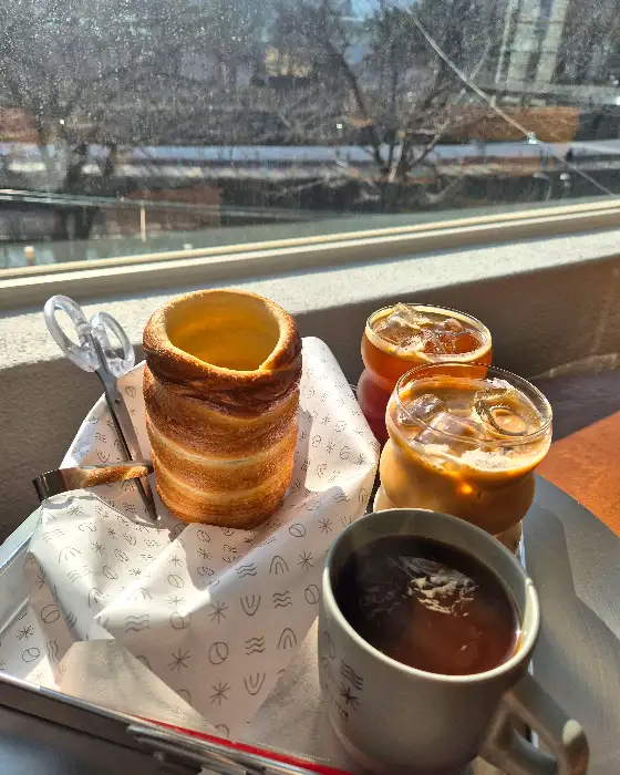 커피와 굴뚝빵