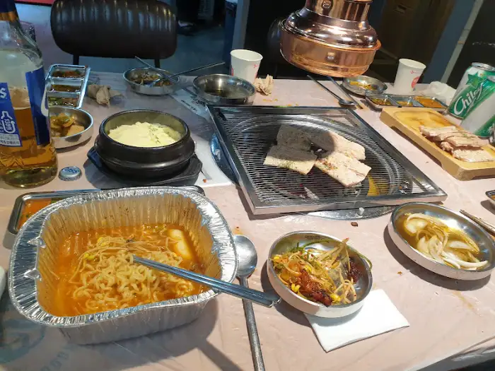 고기 굽는 테이블 풍경