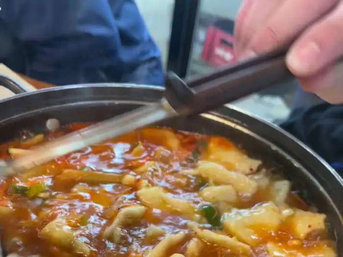민물새우탕 끓는 모습