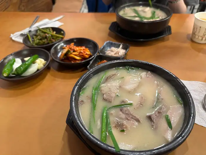 돼지국밥과 수육 한상차림