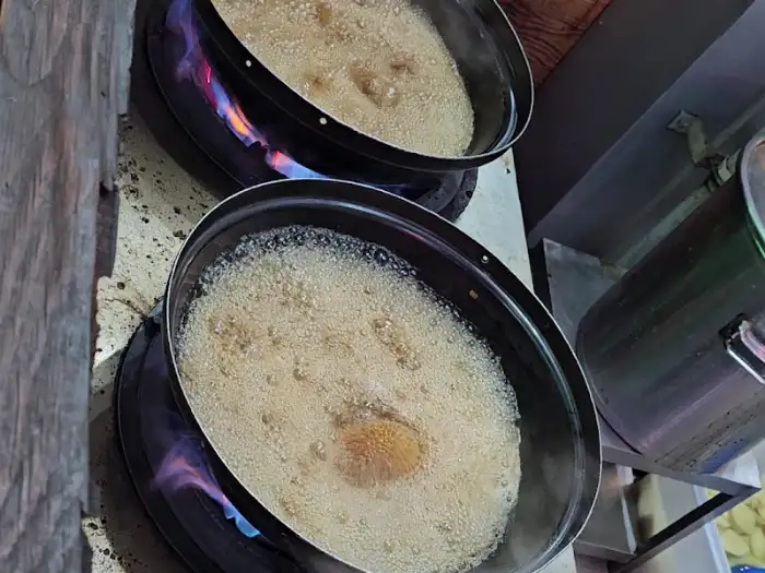 주방에서 끓고 있는 찜닭