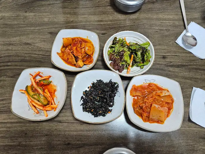 푸짐한 반찬 한 상