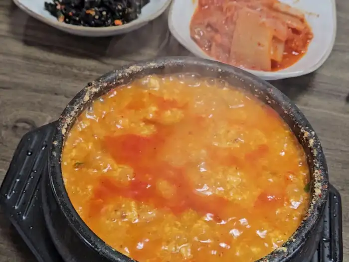 보글보글 끓는 얼큰 순두부
