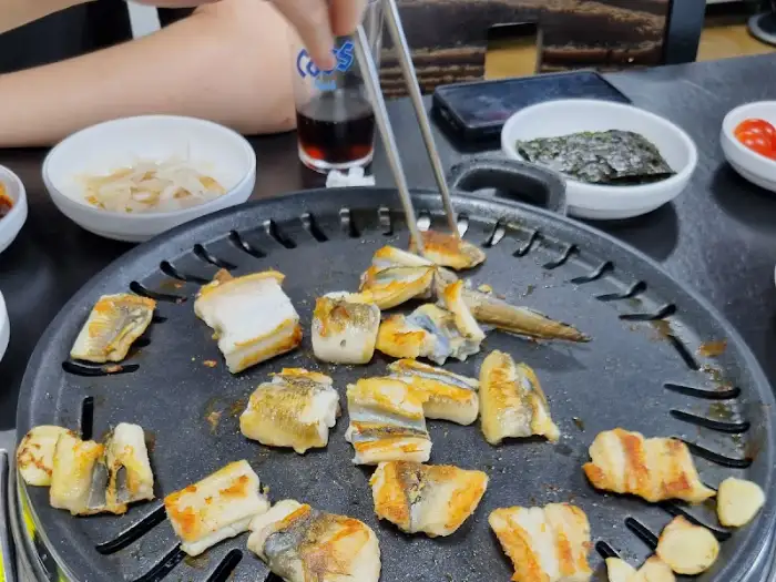 장어구이 조리 장면