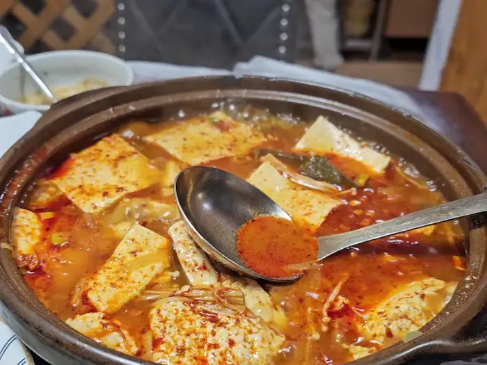 두부짜글이 국물 한 숟갈