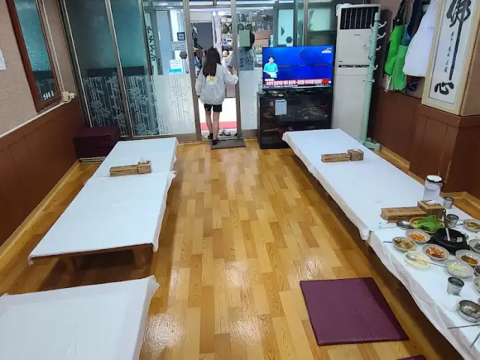 내부 좌식 테이블 모습