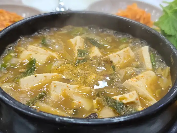 김치찌개 혹은 된장찌개 모습