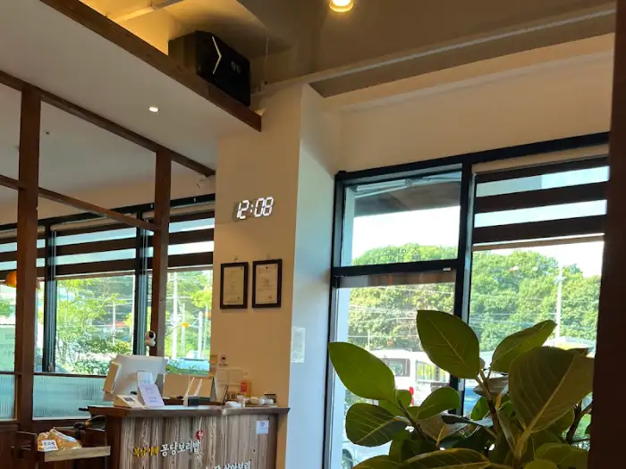 밝고 깔끔한 내부 모습