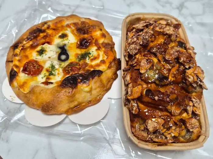 먹음직스러운 빵 두 가지