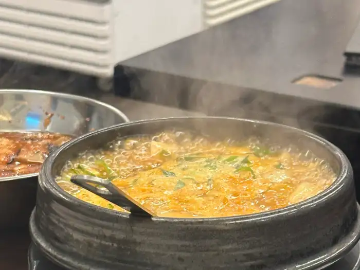 보글보글 끓고 있는 김치찌개