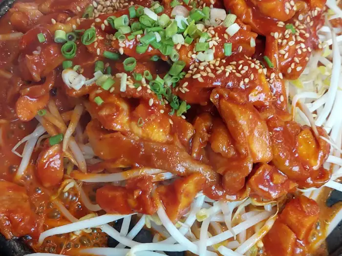 빨간 양념의 닭불고기 클로즈업