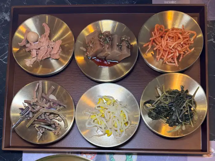 다채로운 나물 반찬의 클로즈업
