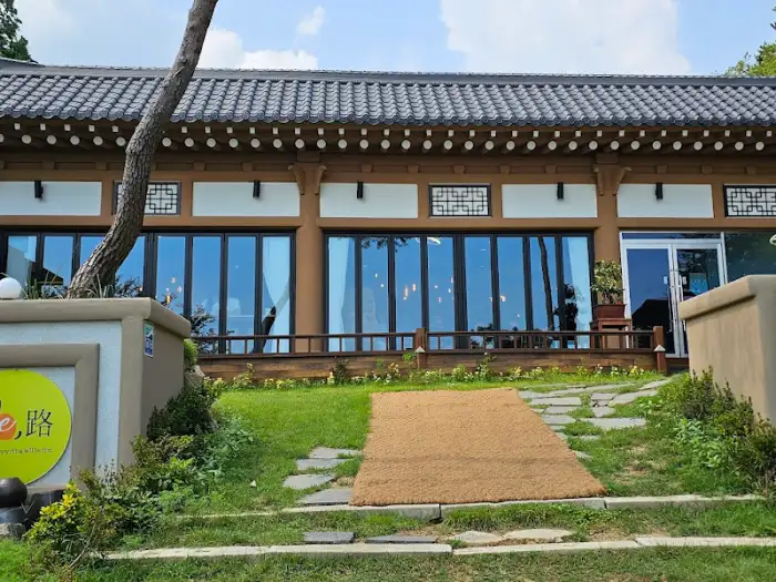 카페 위로 외관 전경