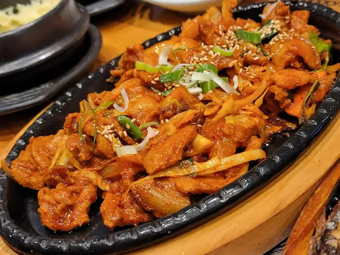 먹음직스러운 돼지고기 두루치기