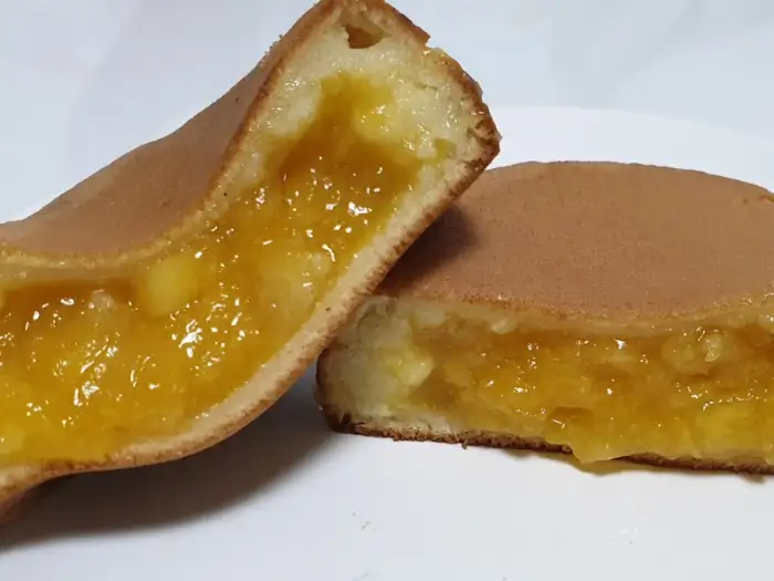 망고 소가 듬뿍 담긴 빵