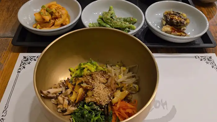 다양한 비빔밥 재료들