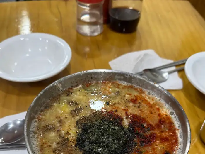 베테랑 칼국수 - 푸짐하게 나온 만두 한 접시