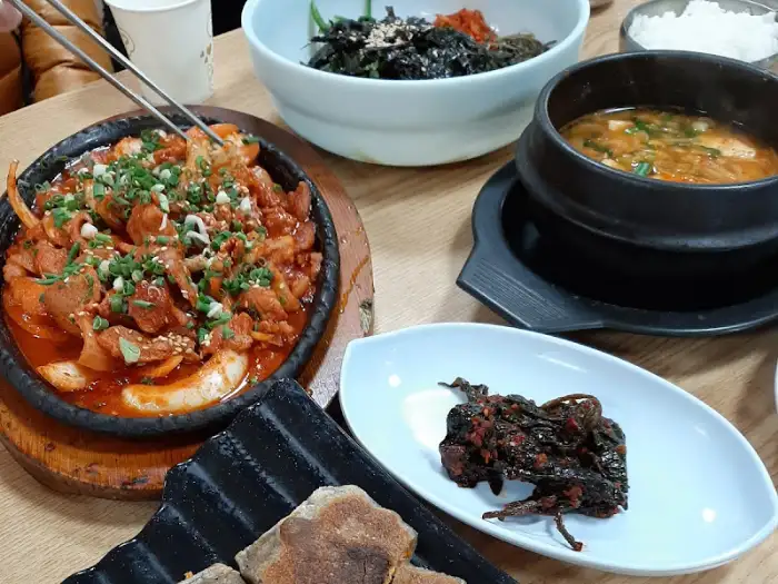 매콤한 볶음 요리