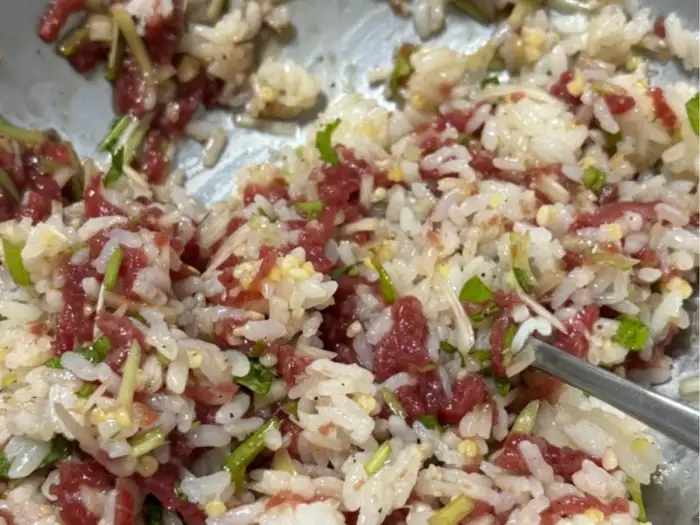 비벼진 육회비빔밥