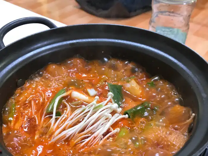 오삼불고기 접시의 클로즈업 모습