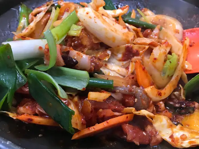 지글지글 볶아지고 있는 오삼불고기