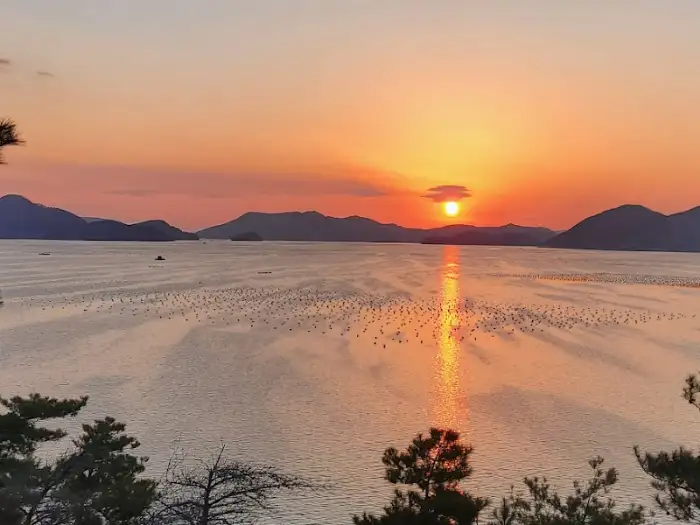 노을 지는 바다 풍경