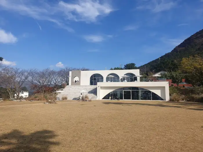 카페 외관 건물
