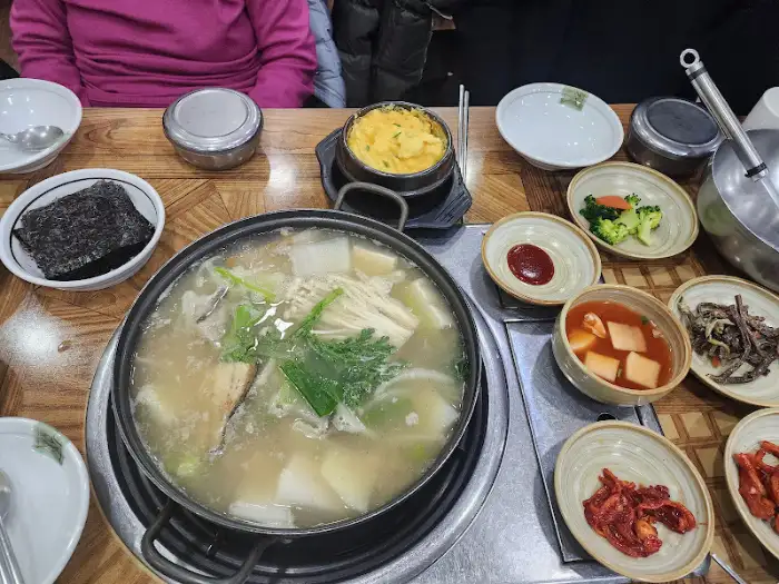 하얀 국물의 우럭젓국