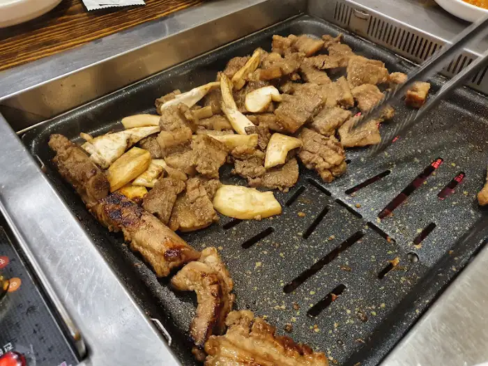 갈비살 굽는 모습
