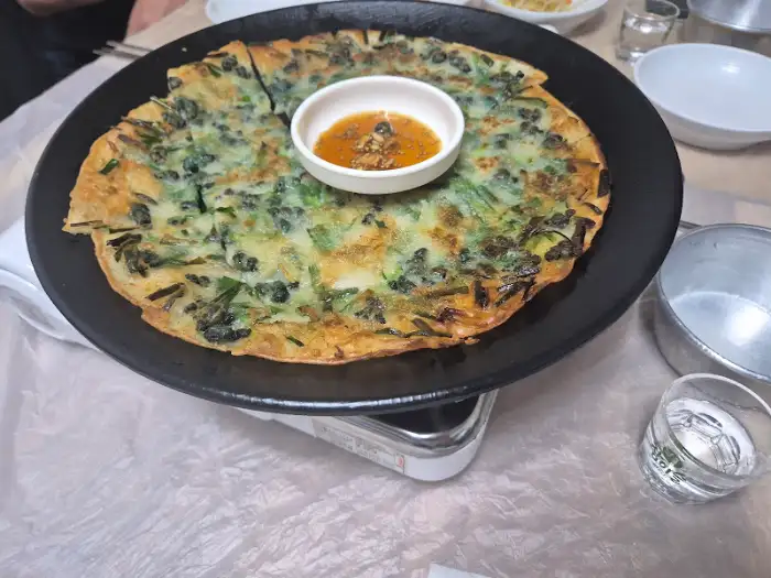 푸짐한 꽃게와 해산물이 들어간 꽃도리탕