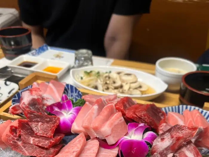 참치회를 클로즈업한 모습