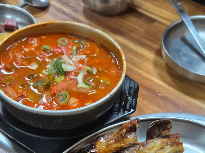 애호박찌개와 삼치구이 클로즈업