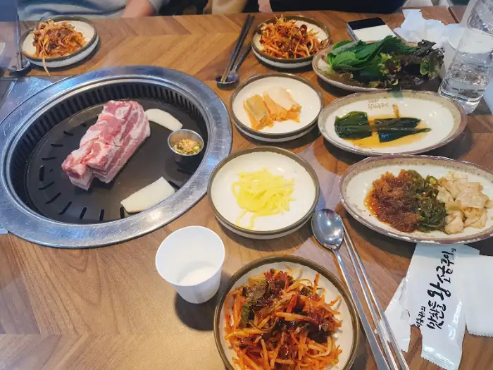 테이블 세팅 모습