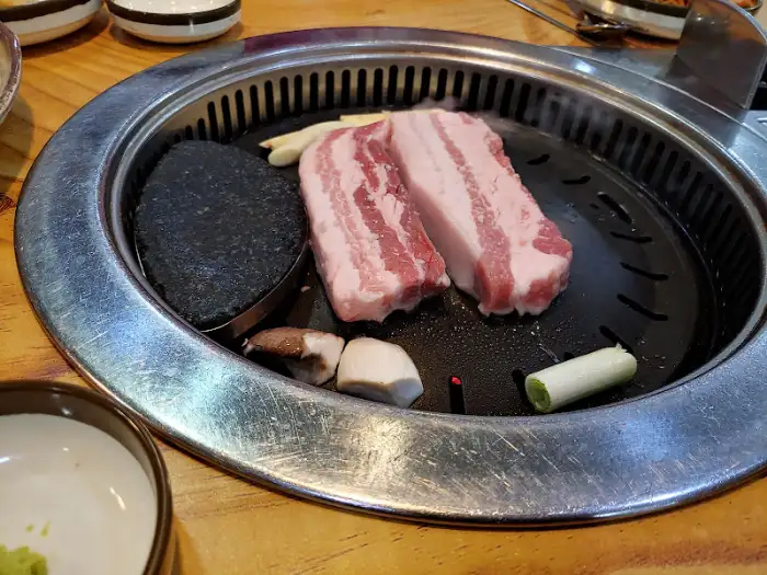 삼겹살과 곁들임 재료
