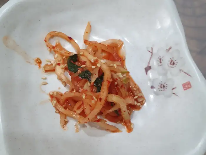 새콤달콤한 무침 반찬 이미지