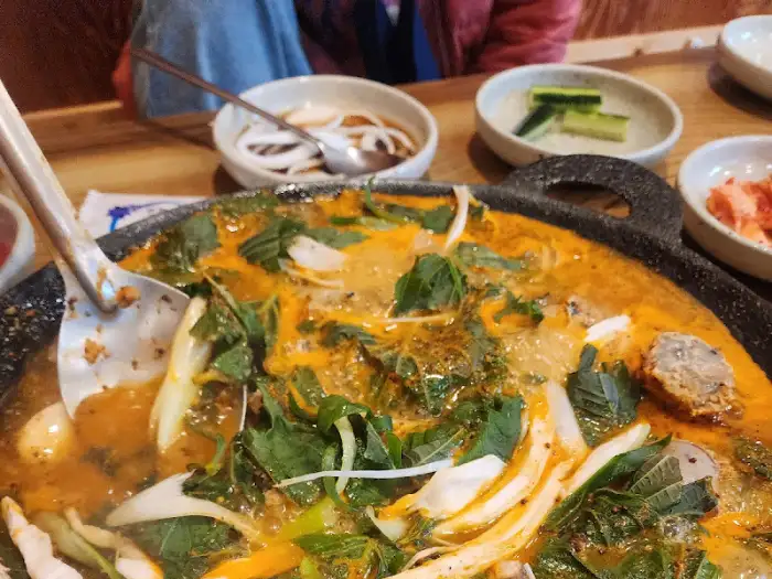 보글보글 끓고 있는 순대전골