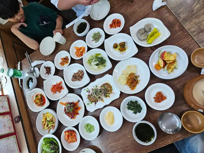 푸짐하게 차려진 상차림
