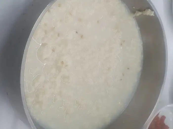 뽀얀 국물의 순두부찌개 비슷한 음식