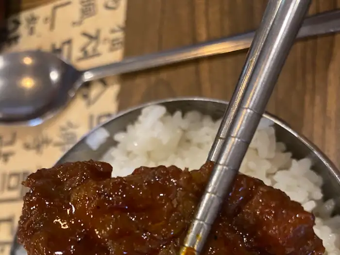 밥과 석갈비, 숟가락과 젓가락