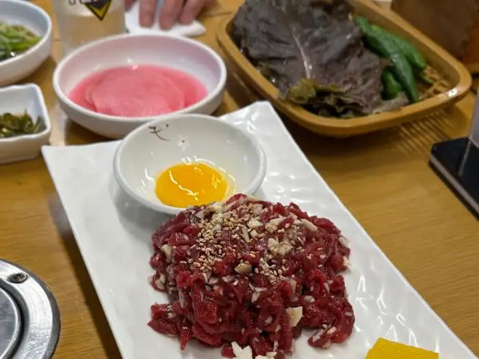 육회와 계란 노른자