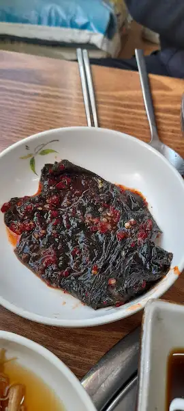접시에 담긴 푸짐한 양념게장