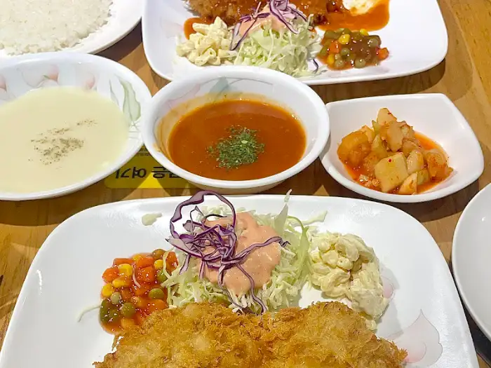 주문한 메인 메뉴와 함께 나온 크림 스프