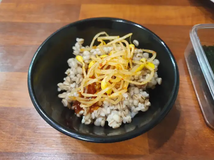 어식당 셀프바 보리밥