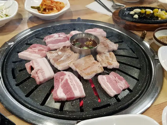삼겹살 굽는 모습